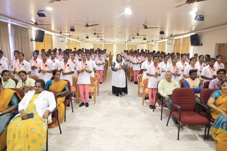 The auspicious lamp lighting ceremony for nursing students