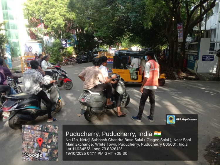 SVCET NSS volunteers actively participated in traffic crowd management on 19th Ocotber 2025